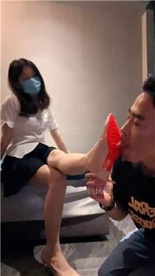 【灰太狼】Ear-cleaning salon beauty plays with a male slave.